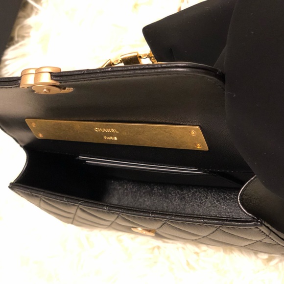 Chanel Flab Phone Holder with Chain - Picture 10 of 17